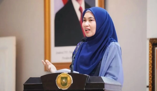 Henny Sasmita Wahid, istri Gubernur Riau Abdul Wahid. [Instagram]